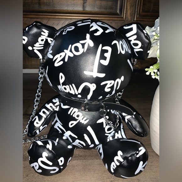 GRAFFITI TEDDY BEAR CROSSBODY - Picture 2 of 8